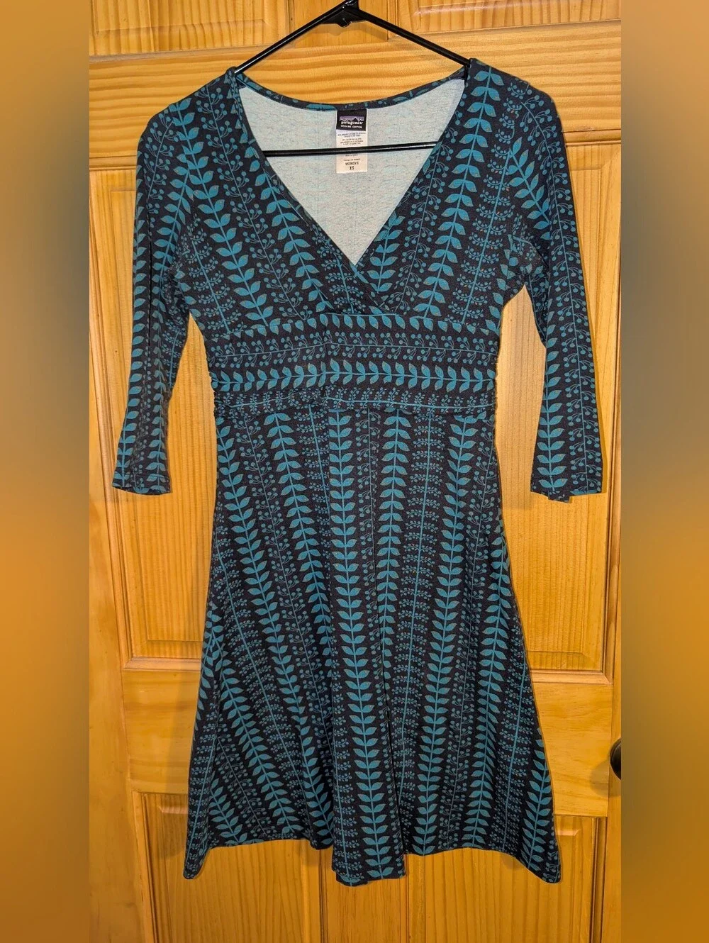 Patagonia Teal Leaf-Print 3/4 Sleeve V-Neck Dress